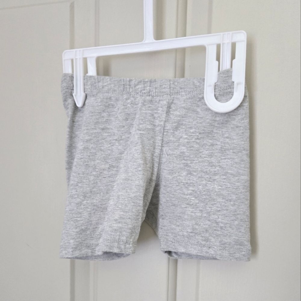 3/$15 Cat & Jack Shorts 18 M